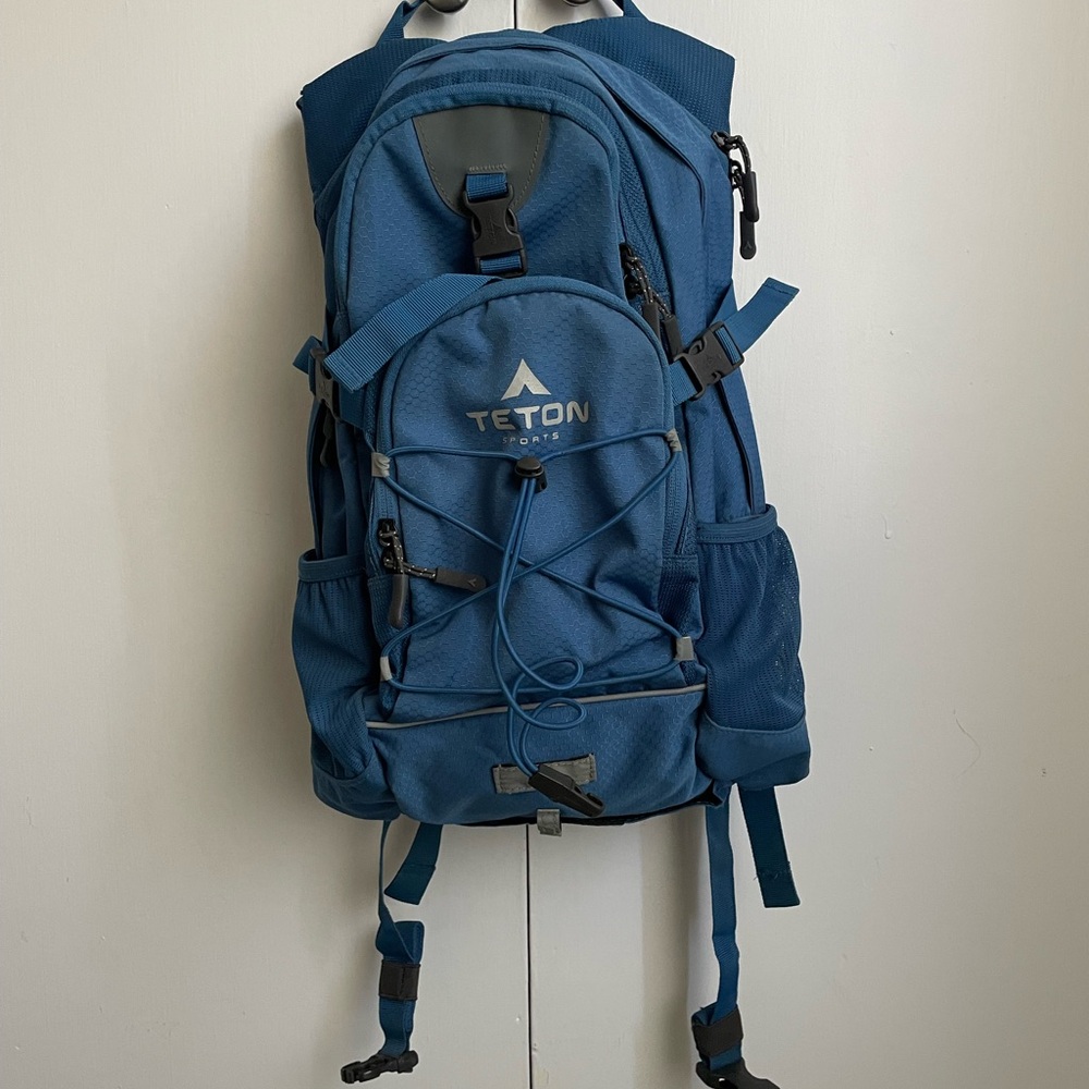 Teton Sports Oasis Backpack 18L